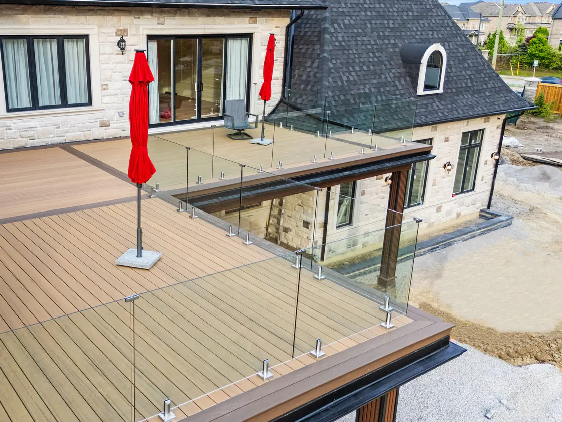 Composite deck with frameless glass guards seen from above